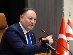 Öztürkler: Hristodulidis’in Türk askerine ‘işgalci’ demesi uygun değil