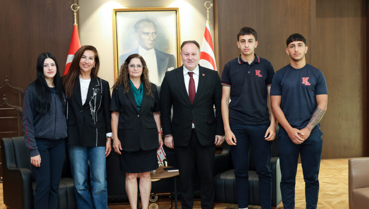 Öztürkler, Kurtuluş Lisesi erkek atletizm takımını kabul etti