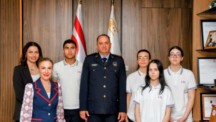 Polis Genel Müdürü Adalıer, Lefkoşa Türk Lisesi öğrencileriyle buluştu