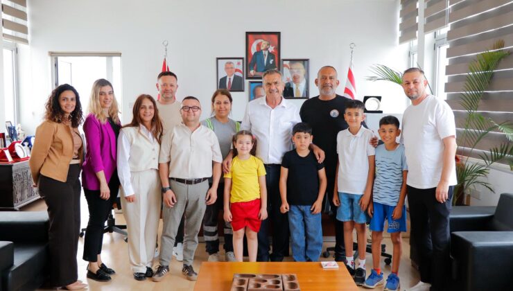 Uluçay, Mahallede Temizlik Yapan Çocuklara Teşekkür Etti
