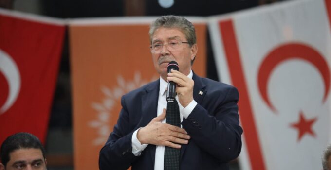 Üstel: Dev yol projeleri ve hastane yatırımları hız kesmeden sürüyor 