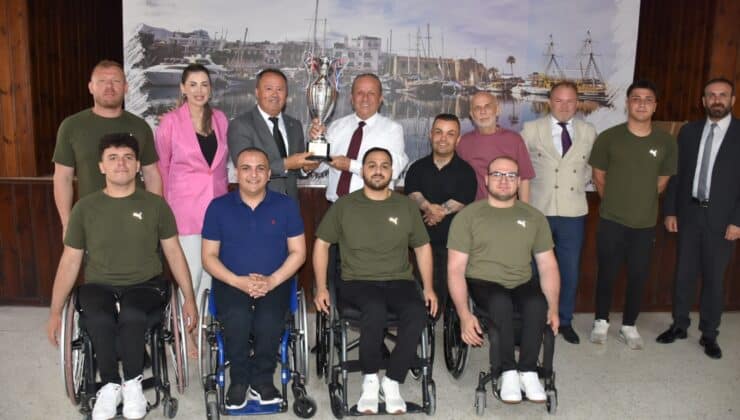 Vakıflar Tekerlekli Basketbol Takımı Bakan Ataoğlu’nu ağırladı