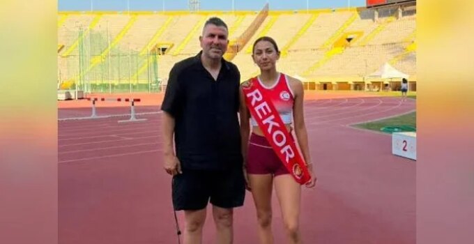 Ada Kafa 800 Metrede Rekorunu Yeniledi, U20’ye Yaklaştı