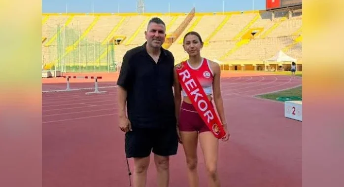 Ada Kafa 800 Metrede Rekorunu Yeniledi, U20’ye Yaklaştı