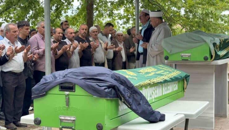 Bayram Yolunda Ölen Genç Çift Yan Yana Defnedildi