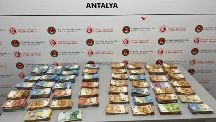 Bebek bezinden 381 bin euro ele geçirildi