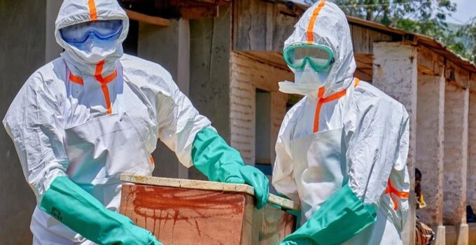 Ebola virüsü sınırları aşıyor, dünya alarma geçti