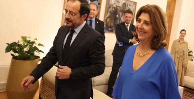 Hristodulidis, Holguin ile bir araya geldi
