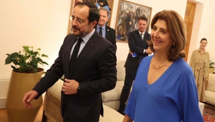 Hristodulidis, Holguin ile bir araya geldi