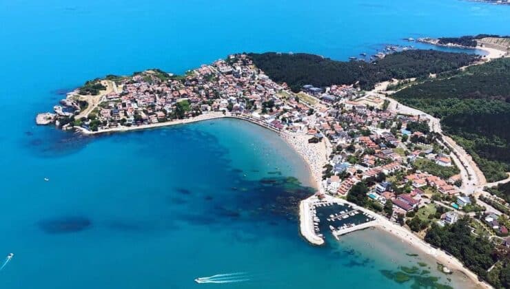 Kandıra sahillerinde deniz turkuaza döndü