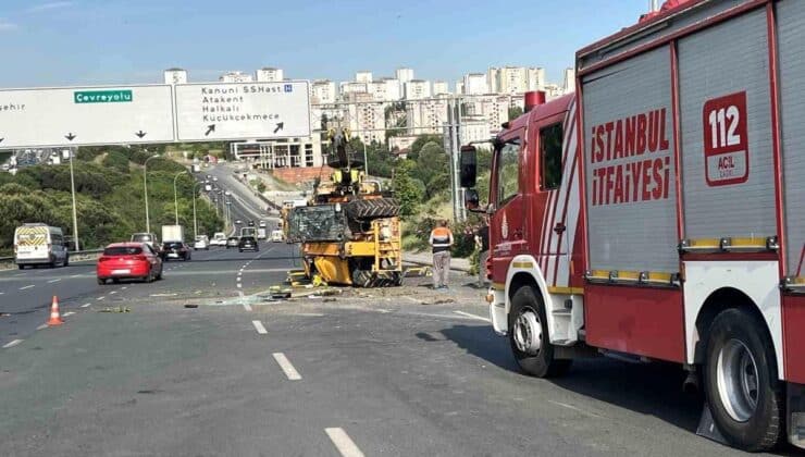 Küçükçekmece’de iş makinesi taşıyan çekici devrildi: 1 ölü