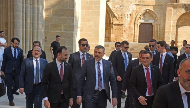 Oğuz ve Çiftçi Selimiye Camisi’ni gezdi
