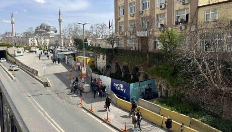 Roma kalıntıları ve modern yaşam aynı karede
