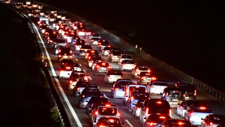 TEM Otoyolu İstanbul yönünde trafik kapatılıyor