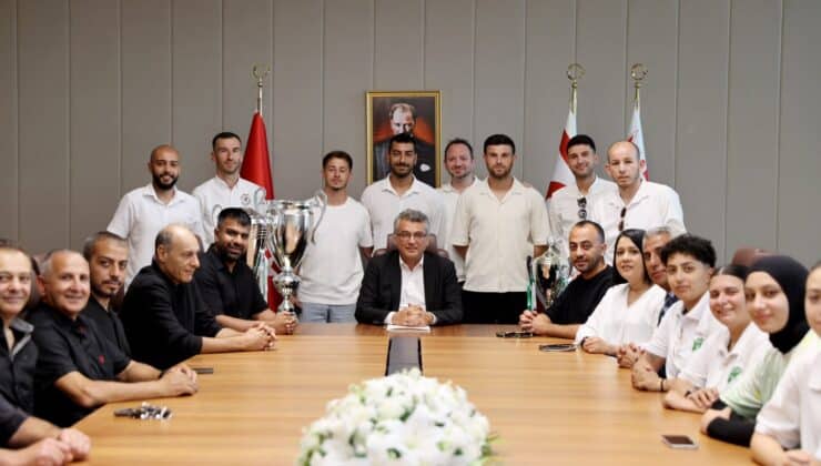 Tufan Erhürman, Gençlik Gücü Türk Spor Kulübü’nü kabul etti
