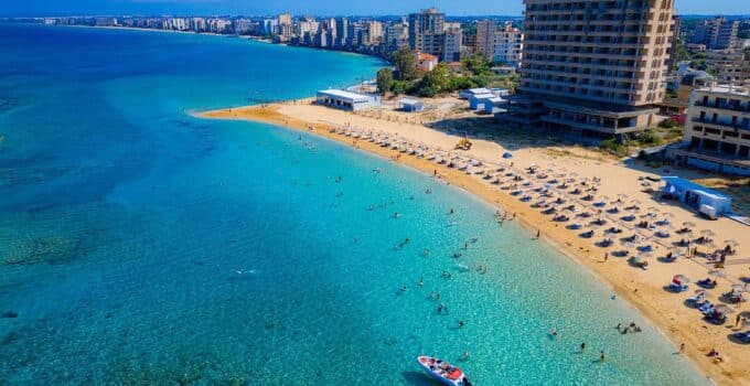 Gazimağusa Belediyesi plajlarını modernleştiriyor