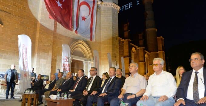 Cumhurbaşkanı Tufan Erhürman, 15 Temmuz Demokrasi ve Milli Birlik Günü anma etkinliğine katıldı.