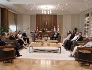 Tufan Erhürman, Dünya Tabipler Birliği Başkanı Dr. Jacqueline Kitulu’yu kabul etti