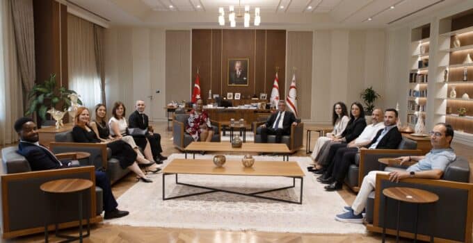 Tufan Erhürman, Dünya Tabipler Birliği Başkanı Dr. Jacqueline Kitulu’yu kabul etti