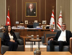 Cumhurbaşkanı Tufan Erhürman, KKTC’nin Helsinki Temsilcisi Ayşen İnanıroğlu ile bir araya geldi