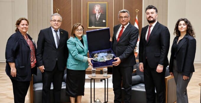 Tufan Erhürman, Gaziantep Büyükşehir Belediye Başkanı Fatma Şahin ile bir araya geldi.