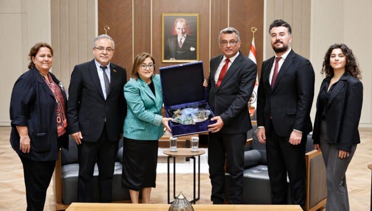 Tufan Erhürman, Gaziantep Büyükşehir Belediye Başkanı Fatma Şahin ile bir araya geldi.