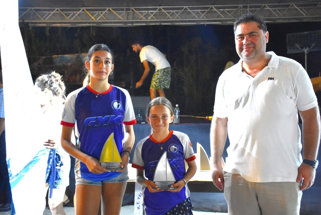 Karaoğlanoğlu Spor Oyunları ve Deniz Şenliği'nde ILCA 4 ile Optimist Yelken Yarışları Tamamlandı