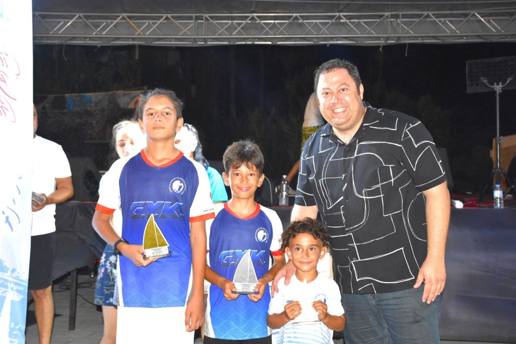 Karaoğlanoğlu Spor Oyunları ve Deniz Şenliği'nde ILCA 4 ile Optimist Yelken Yarışları Tamamlandı
