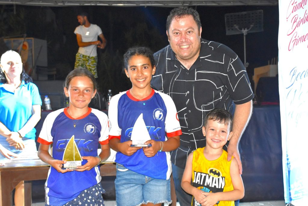 Karaoğlanoğlu Spor Oyunları ve Deniz Şenliği'nde ILCA 4 ile Optimist Yelken Yarışları Tamamlandı