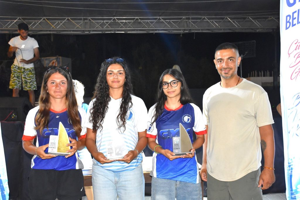 Karaoğlanoğlu Spor Oyunları ve Deniz Şenliği'nde ILCA 4 ile Optimist Yelken Yarışları Tamamlandı