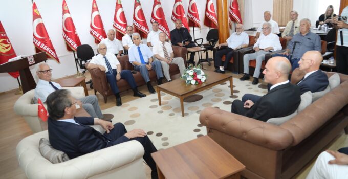 Başbakan Ünal Üstel, Kıbrıs TMT Mücahitler Derneği’ni ziyaret ederek onurlandırdı.