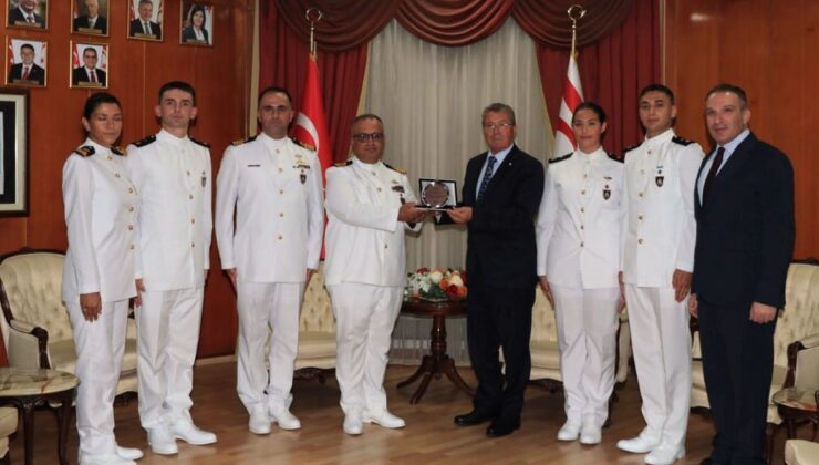 Başbakan Üstel Milli Savunma Üniversitesi Deniz Harp Okulu heyetini ağırladı
