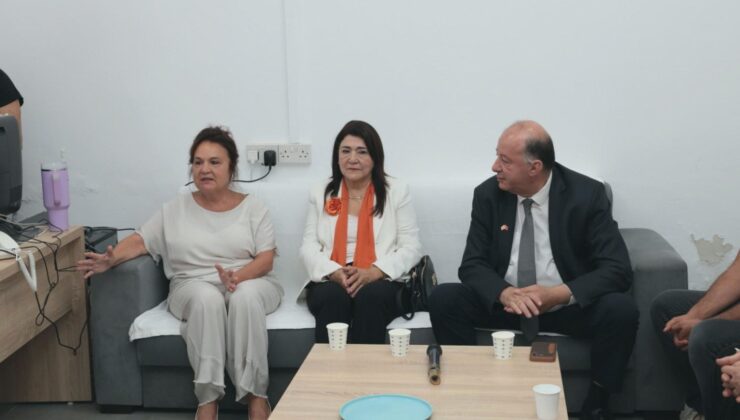 Zerrin Üstel, Fizik Tedavi Merkezini Ziyaret Etti
