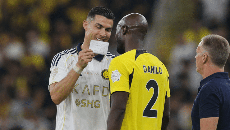 Ronaldo, rakibinin taktik notlarına göz attı