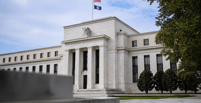 Fed faizi 25 baz puan yükseltti