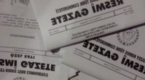 Katlanmış gazete sayfasında büyük puntolu İMECE ve ÇAREETEVİE başlıkları görünüyor