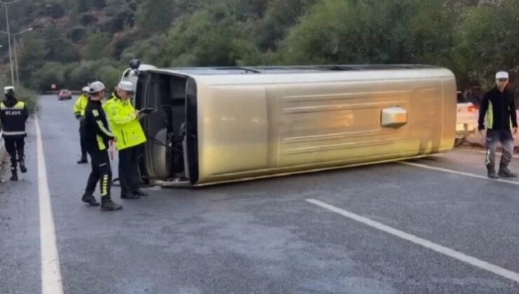 Ciklos’ta minibüs kaza sonucu devrildi