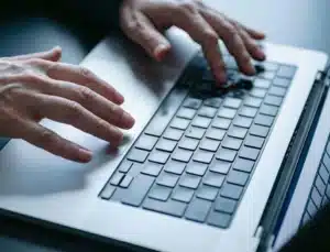 Kıbrıs’ta en çok personel alımı yapılan sektörler