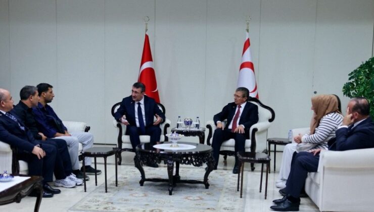 Yılmaz, kayıp yakınlarının temsilcileriyle görüştü